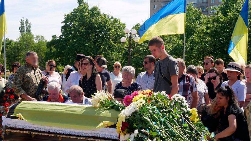 покров попрощався з героєм-захисником - изображение 3